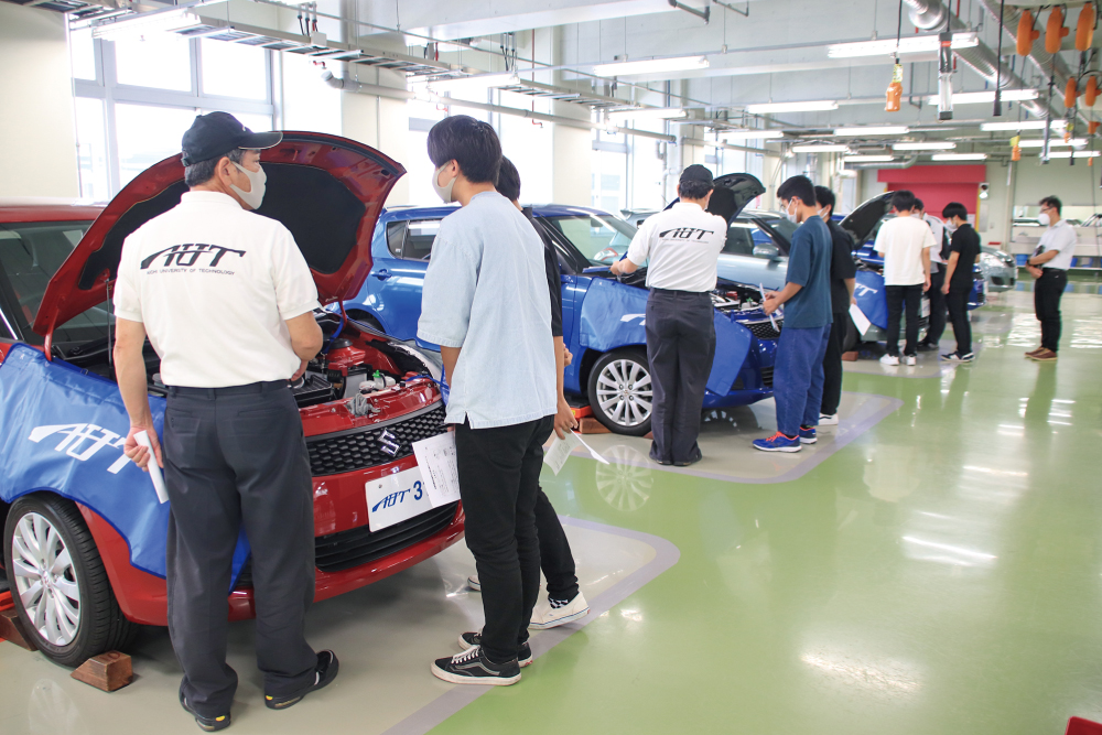 自動車の日常点検