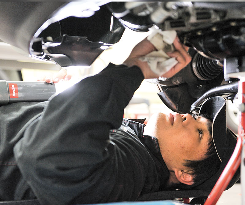 1級自動車整備士資格 日本で唯一、大学編入で1級自動車整備士資格を取得