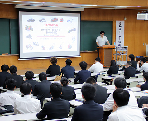 国内自動車メーカー12社による講演会が行われました