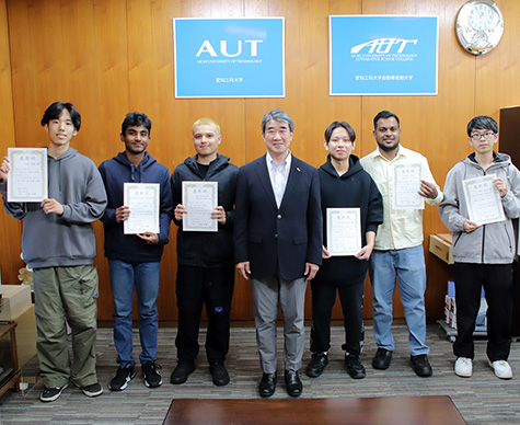 語学試験成績優秀者の表彰式を行いました